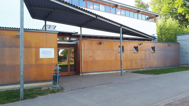 Eingangsbereich der Sporthalle Petzerfeld