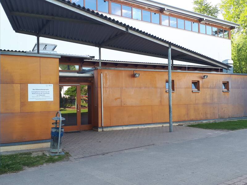 Eingangsbereich der Sporthalle Petzerfeld